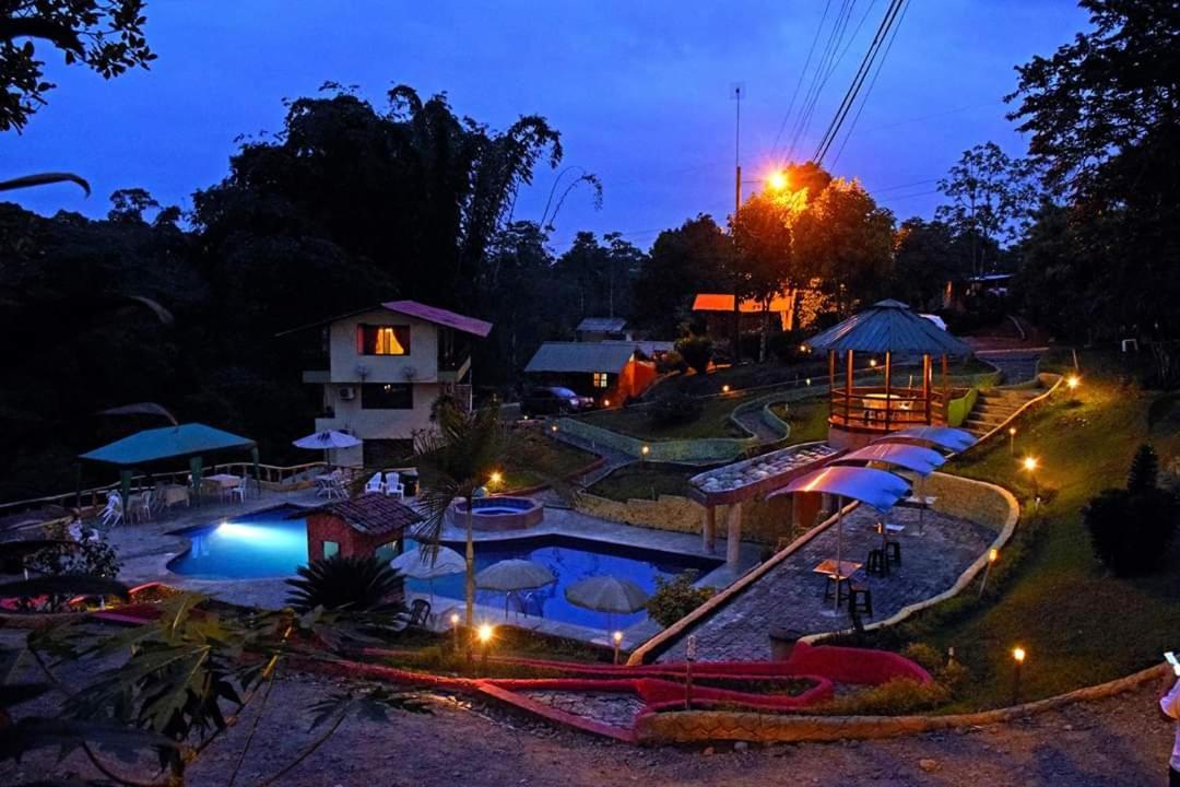 Villa Hosteria Kasadasa à Santo Domingo de los Colorados Extérieur photo