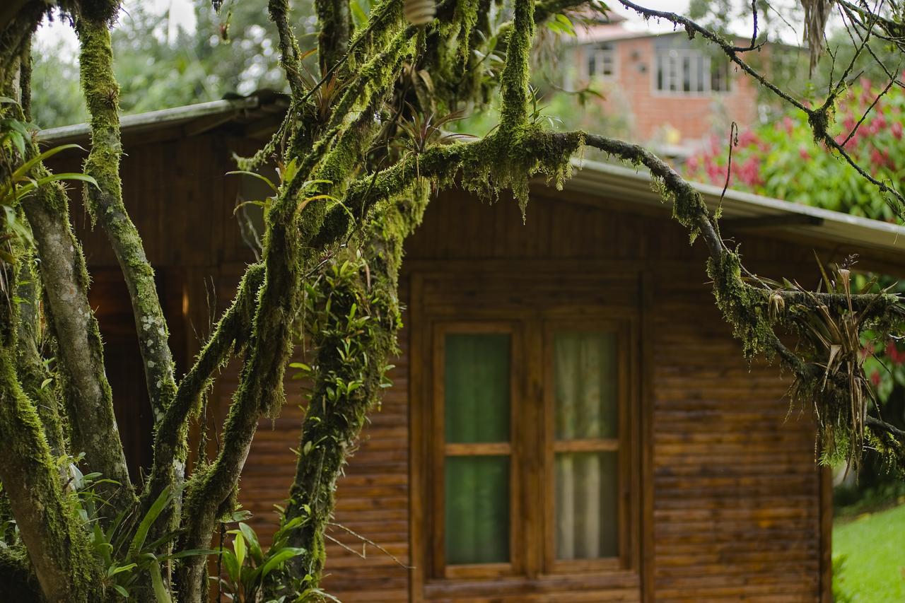 Villa Hosteria Kasadasa à Santo Domingo de los Colorados Extérieur photo